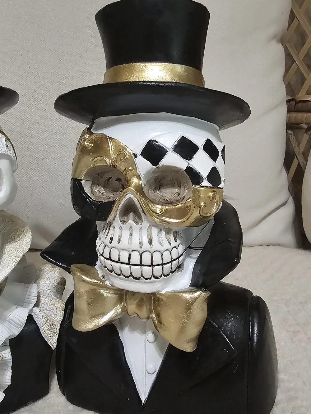 Elegant Black & Gold Skull Couple Party Decor - Day of the Dead Figurines Hallow